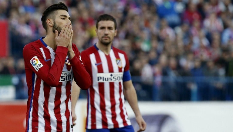 Carrasco se lamenta durante el partido frente al Sevilla