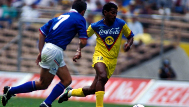 Antonio Carlos Santos en partido con América