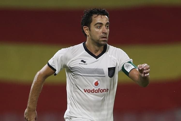 Xavi en juego con el Al Sadd