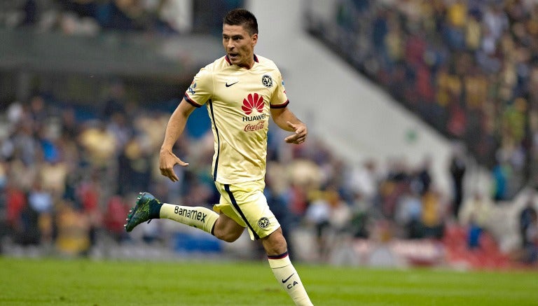 Paolo Goltz en un partido con América