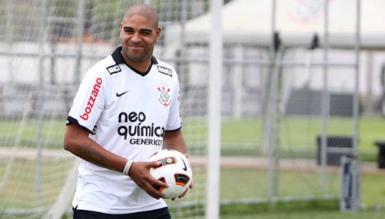 Adriano con la playera de Corinthians