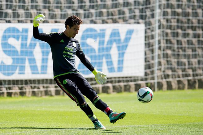 Ochoa en un entrenamiento del Tri