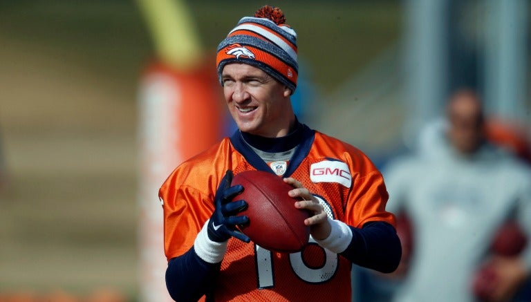 Peyton Manning durante un entrenamiento de los Broncos