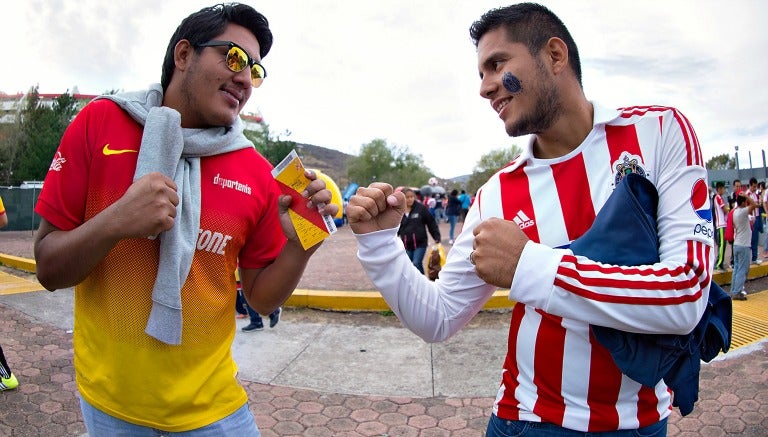 Aficionados ya presentes en el Estadio Morelos