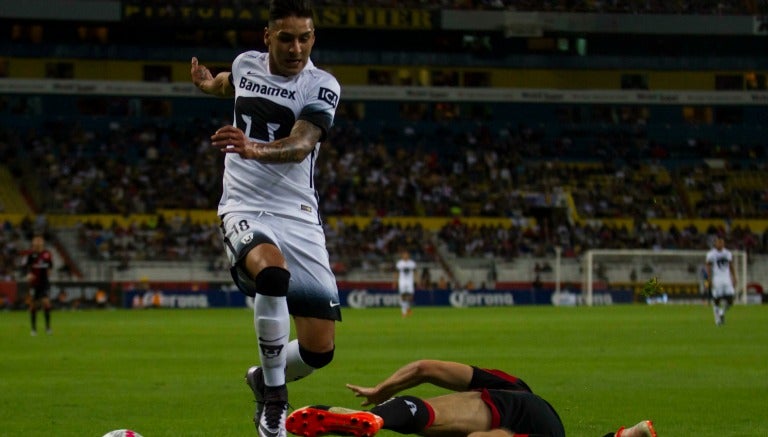 Ismael Sosa durante el partido contra Atlas