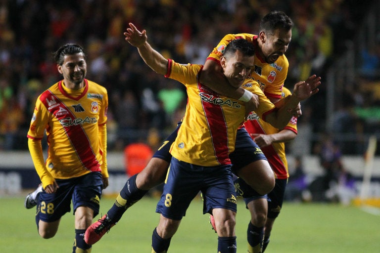 Chato festeja su golazo contra Chivas 