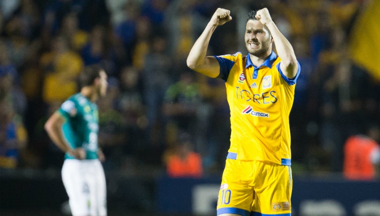 Gignac festeja tras marcar contra León