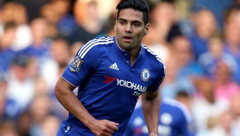 Radamel Falcao disputando un partido con Chelsea