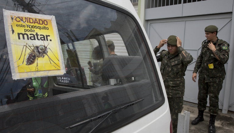 Así se previene a la gente en Brasil sobre el zika