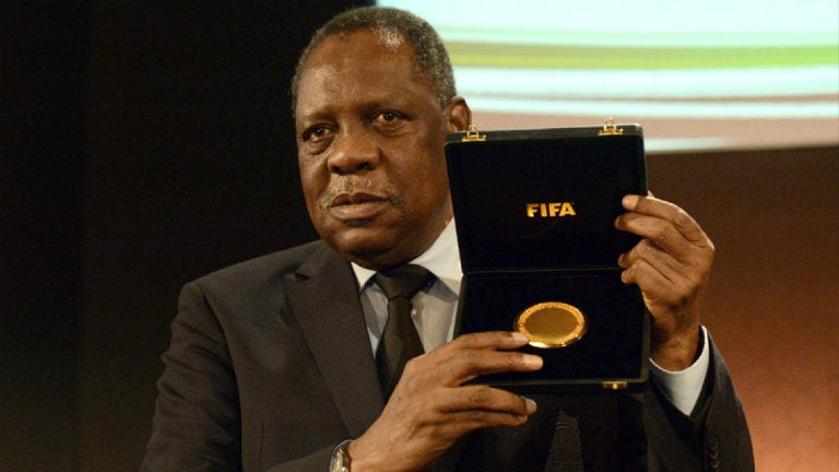 Issa Hayatou, presidente interino de FIFA 