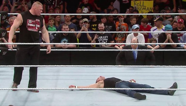 Brock Lesnar le aplicó un F-5 a Dean Ambrose