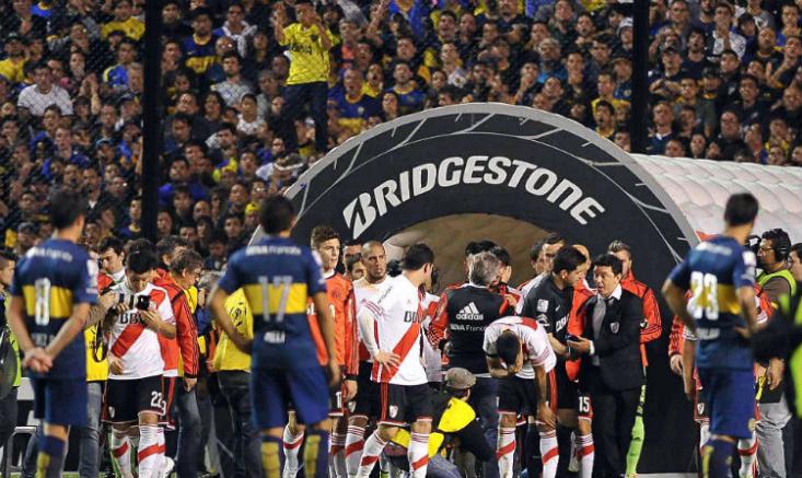 Jugadores de River sufren efectos de gas pimienta