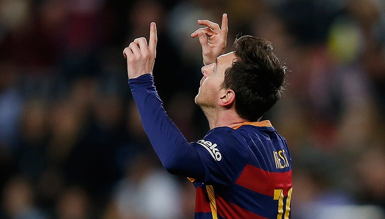 Lionel Messi  celebra uno de sus goles contra Valencia 