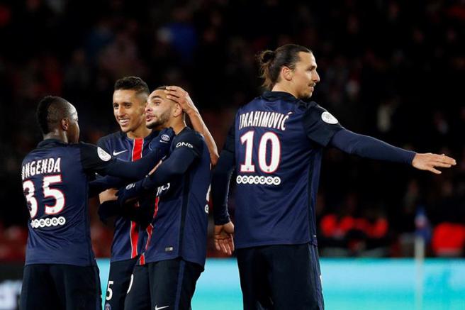 Ibrahimovic festeja un gol con el PSG