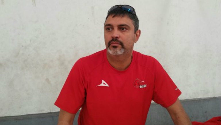 Eddie Casiano, entrenador de los Halcones Rojos de Veracruz 