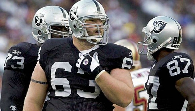 Barret Robbins en partido con Raiders