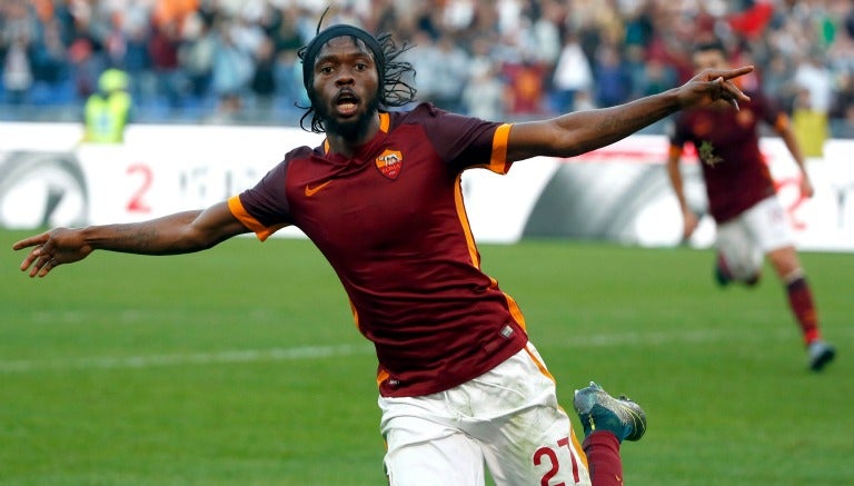 Gervinho festeja un gol con la Roma