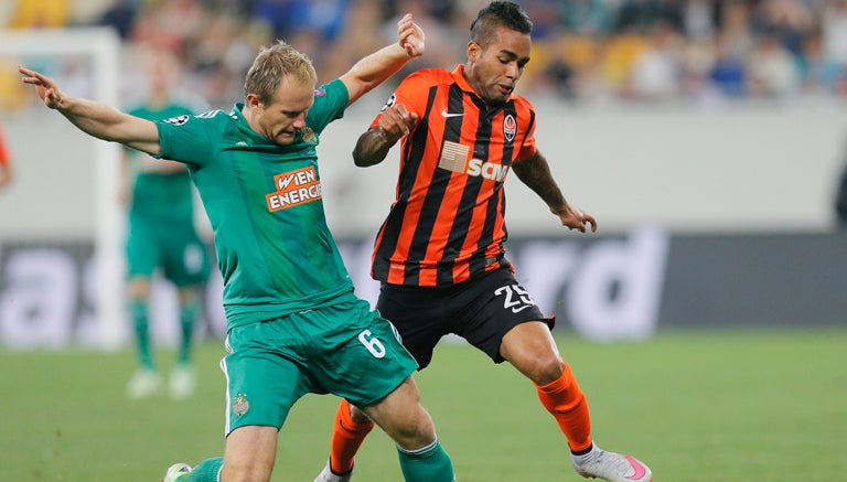 Teixeira disputa un partido con el Shakhtar