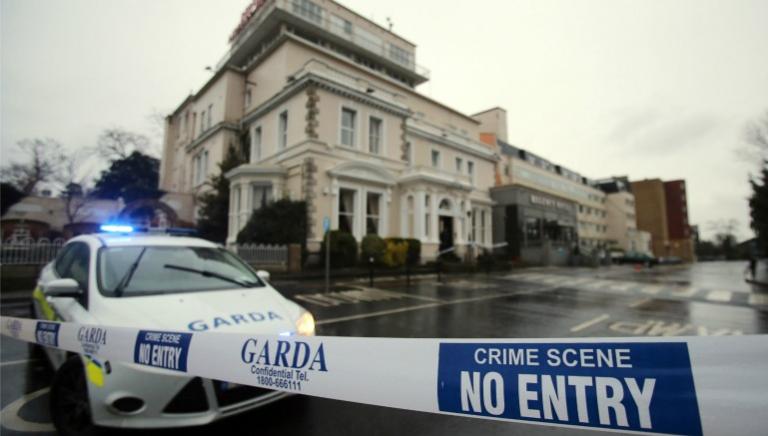 La policía custodia el Hotel Regency después del tiroteo