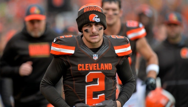 Johnny Manziel antes de un partido de Browns