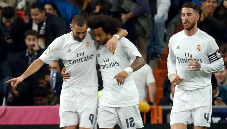 Benzema celebra con Marcelo un tanto