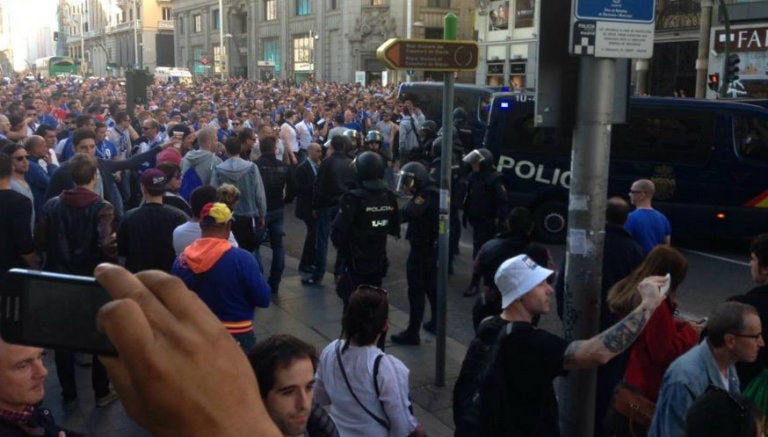 Policía vigila a afición del Schalke 04