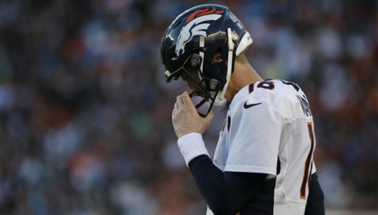 Peyton Manning, tras ser interceptado en el SB50