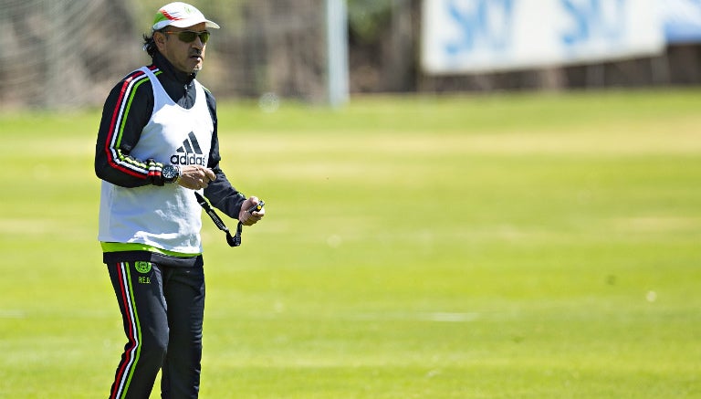 El Potro durante entrenamiento del Tri Sub 23