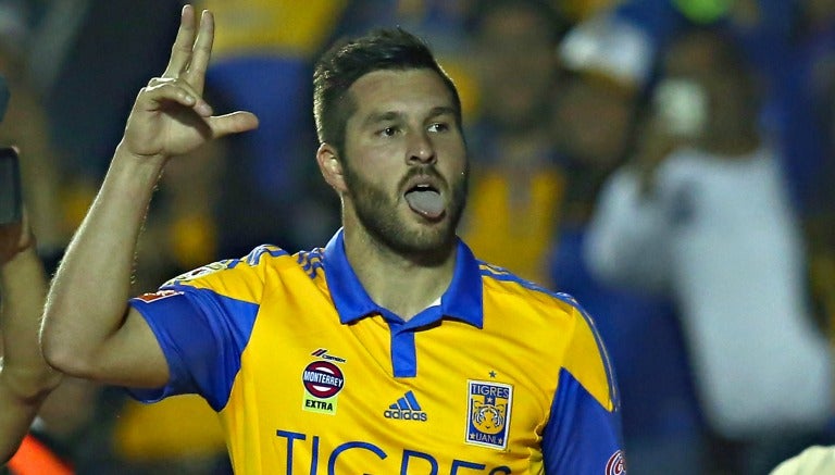 Gignac celebrando un tanto con Tigres