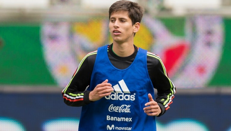 Jürgen Damm en un entrenamiento con el Tri