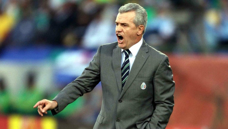 Javier Aguirre grita durante partido de la Selección Mexicana