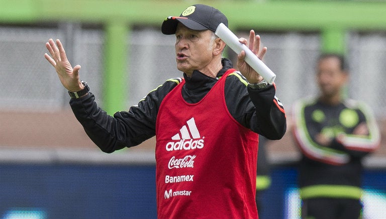 Juan Carlos Osorio dirige entrenamiento de México