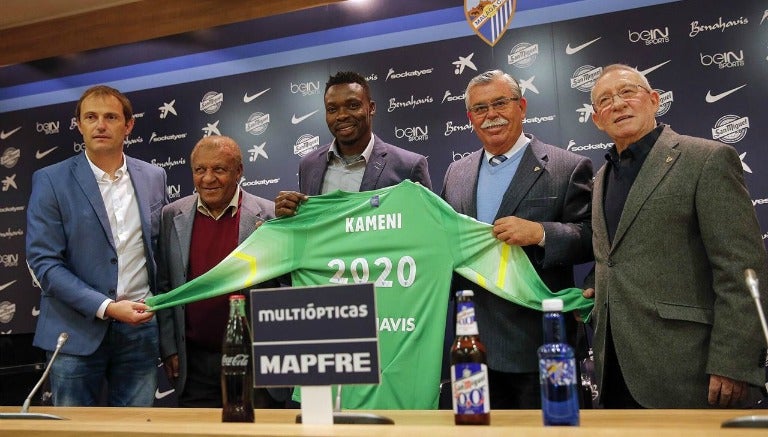 Kameni renovando su contrato con el Málaga