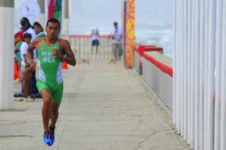 Irving Pérez, durante el triatlón