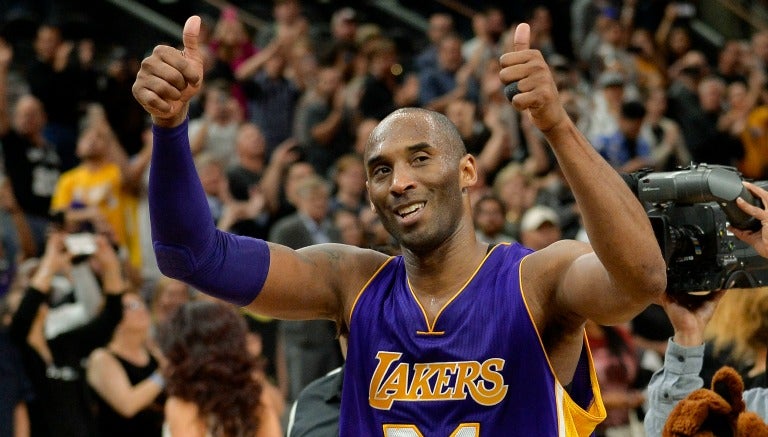 Kobe Bryant después de un partido con Lakers