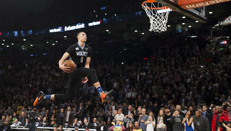 Zach LaVine durante el concurso de clavadas