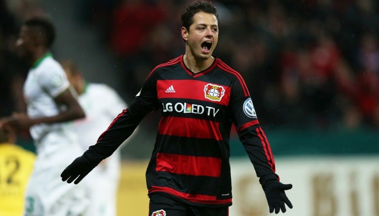 Javier Hernández festejando una anotación con el Leverkusen