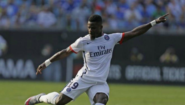 Serge Aurier, disputando un partido con el PSG