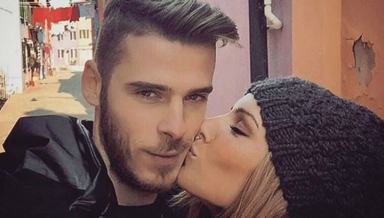 David De Gea mostrando una imagen con su pareja en Instagram 