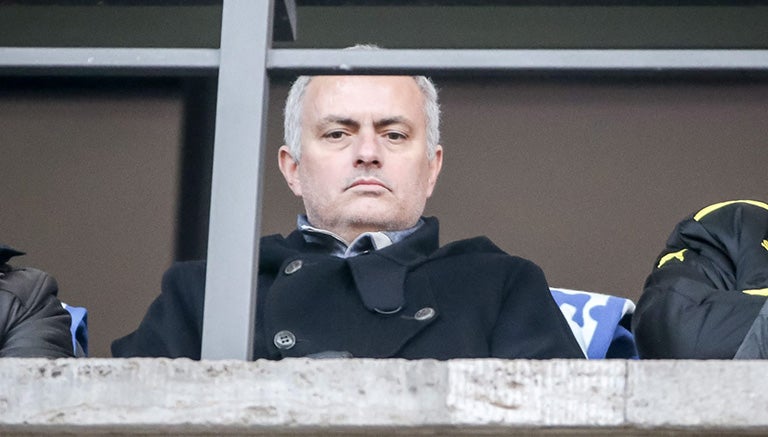 Mou, viendo el partido de Bundesliga entre Hertha y Dortmund