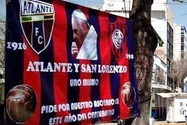 Manta dedicada al Papa Francisco