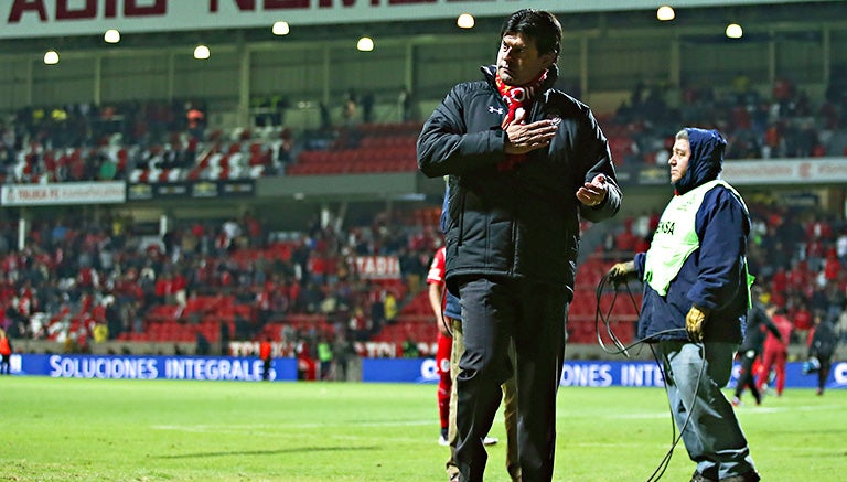 Cardozo, dirigiendo un partido del Toluca