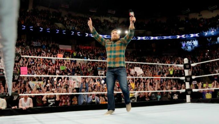 Daniel Bryan durante su depedida de la WWE