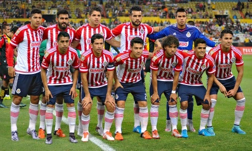 Jugadores de Chvias posan antes de un partido