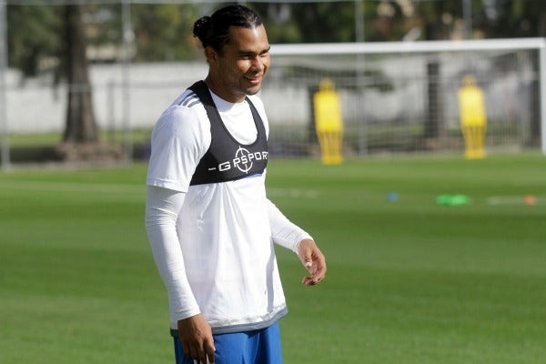 Carlos Peña entrenando en Verde Valle