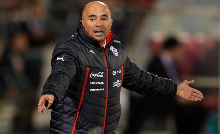 Sampaoli dirigiendo un partido de Chile