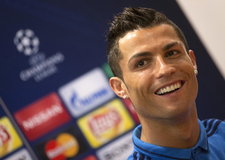 Cristiano Ronaldo sonríe en conferencia de prensa