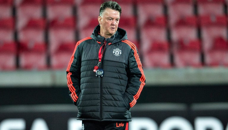 Louis van Gaal dirige entrenamiento del Manchester United