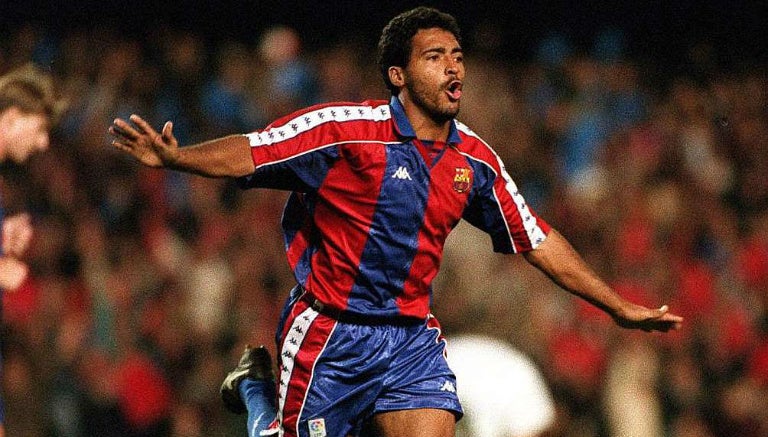 Romario en partido con el Barcelona