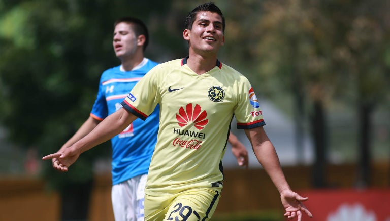 Javier Rabadán durante partido en Coapa